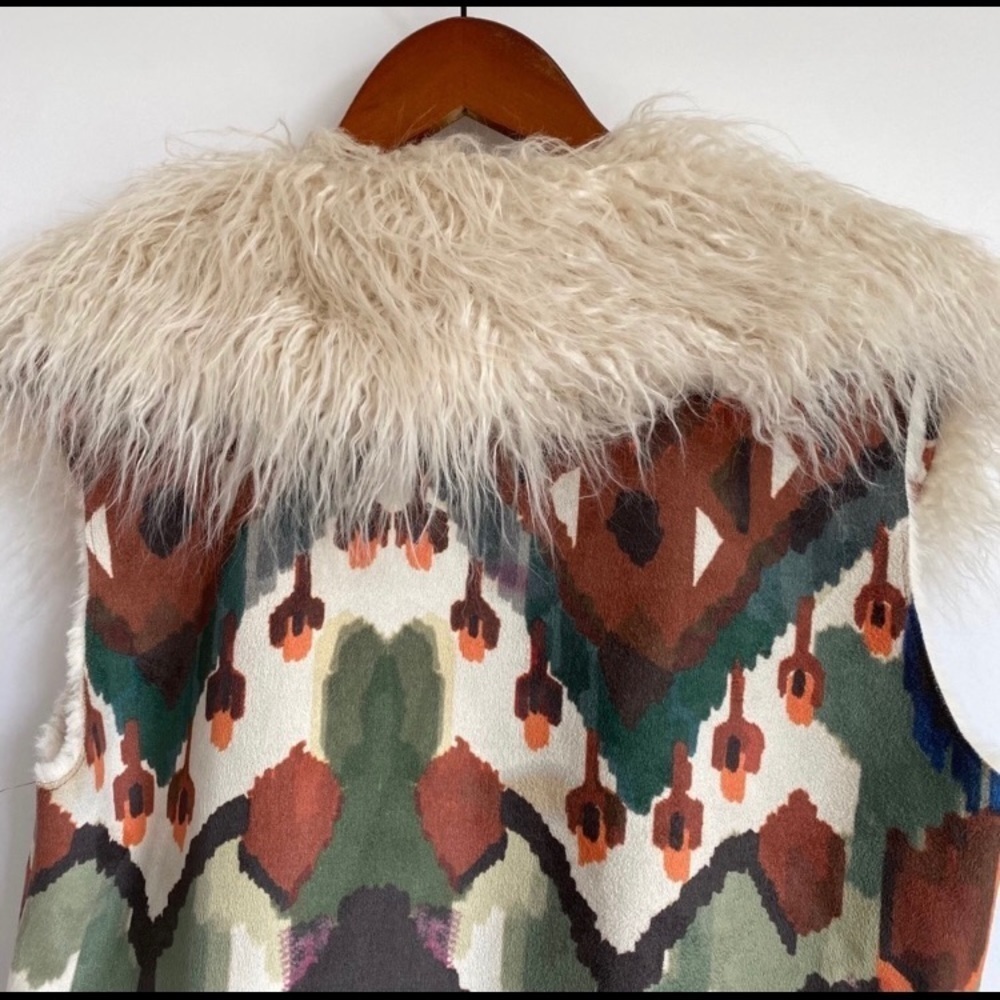 Donna Slayers’ Aztec Print Faux Suede Vest - Picture 10 of 11
